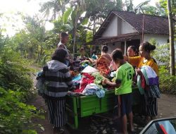 Berbagi Heppiii, Komunitas Arek Kencong Buka Toko Baju Keliling Gratis