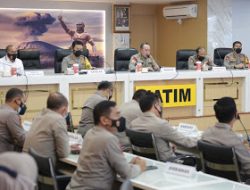 Pejabat Utama Polda Jatim dan Polres/ta Jajaran Menerima Pengarahan Dari Irwasum Mabes Polri