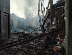 Akibat Konseleting Listrik, si Jago Merah Melalap Bangunan.