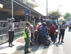 Kasubbag Humas Polresta Mojokerto Pimpin Yustisi Jaring 20 Pelanggar Prokes