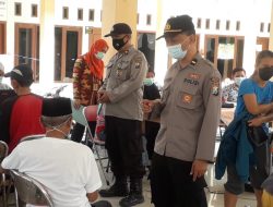 Jajaran Polresta Sidoarjo, Anggota Polsek Krembung Turut Sukseskan Jalannya Vaksinasi Covid – 19.