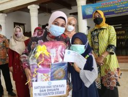 TP. PKK kabupaten Sidoarjo Santuni Anak Yatim dan Dhuafa
