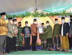 Bupati Sidoarjo Serahkan Lahan Jalan Kantor MWC NU Sukodono.