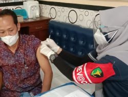 Polsek Wuluhan Jember Laksanakan Pemberian Vaksin Covid 19 Khusus Lansia.
