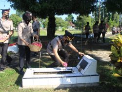 Hari Bhayangkara Ke – 75, Kapolres Jember Tabur Bunga Di Pusara Makam Pahlawan