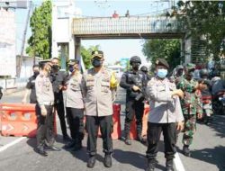 Kapolresta Sidoarjo Cek Pembatasan Mobilitas di Perbatasan Sidoarjo Pasuruan