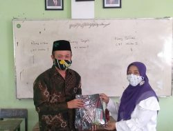 Anggota DPRD Jatim Masduki Dari F-PKB Berikan SOSIALIASI PKPM Darurat COVID -19 Kepada Para Guru MTS.