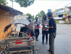 PPKM Darurat, Patroli Srikandi Bagikan Ratusan Paket Sembako ke Pekerja Jalanan