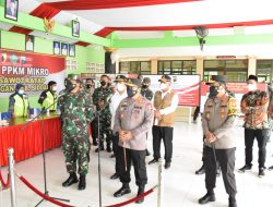 TNI dan POLRI Bersinergi Salurkan Bansos