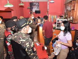 Pertegas PPKM darurat, Satgas Covid-19 Sidoarjo Razia Cafe di Raya Juanda Serta Sita Puluhan Botol Miras
