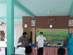Kapolsek Mayang Melaksanakan Pelatihan Pemulasaran Jenazah Covid-19 bagi Petugas RT/RW dan petugas Kifayah di Balai Desa Mrawan Kec. Mayang, Kab. Jember