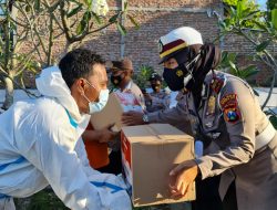 Beri Semangat Tim Pemulasaran, Polresta Mojokerto Hadir Bagi Bansos dari Pemerintah
