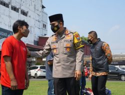 Jumat Berkah, Polresta Mojokerto Berbagi Bansos Ke PKL
