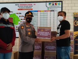 Kapolsek Krian Sidoarjo Bagikan Sembako Kepada Para Jurnalis Sidoarjo