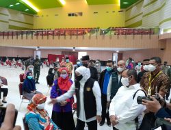 Tinjau Vaksinasi KAUJE Dan UNEJ, Gubernur Jatim Beri Bantuan Sosial