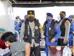 Kapolda Jatim Cek langsung Vaksinasi Merdeka Di atas Kapal