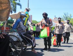 Peringati HKGB ke-69 Dan Menyambut Hari Jadi Polwan ke-73, Polwan Polrestabes Surabaya Salurkan Ratusan Paket Sembako