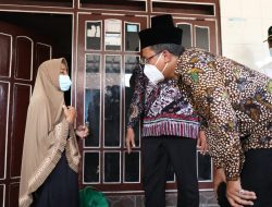 Bupati Sidoarjo Semangati Warga Isoman