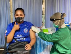 Menyambut Hari Ulang Tahun Arema, Polres Malang Berikan Kado 250 Dosis Vaksin untuk Aremania dan Aremanita