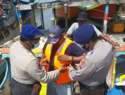 Satpolairud Polres Jember Giat Patroli Dialogis dan Himbauan Prokes pada warga di Wilayah pantai Selatan Kab. Jember