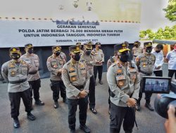 Polda Jatim Berbagi 76.000 Bendera Merah Putih untuk Indonesia Tangguh, Indonesia Tumbuh