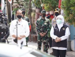 Presiden Jokowi Didampingi Forkompimda Jatim Tinjau Pelaksanaan Vaksinasi Door To Door