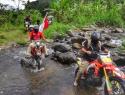 SISIR EKS NAPI DAN KELOMPOK RENTAN TERDAMPAK, POLISI RESERSE DI JEMBER BAGIKAN BANSOS