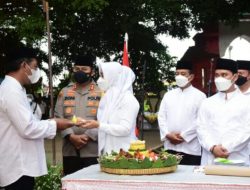 Haul Syech Jumadil Kubro, Bupati dokter Ikfina dan Wabup Gus Barra Ziarah ke Makam Troloyo Trowulan.