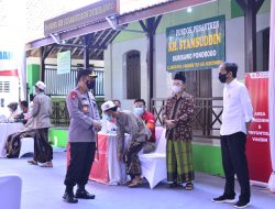 Presiden dan Kapolri Tinjau Vaksinasi Merdeka di Ponpes dan Tempat Ibadah Se-Indonesia