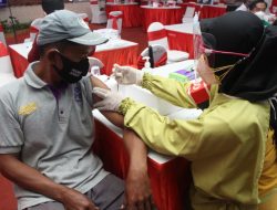 Vaksinasi Merdeka, Polres Jember Gelar Vaksin Massal Di Ponpes Raudhatul Ulum dan Baksos Serempak