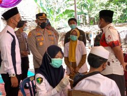 Vaksinasi Santri, Kapolres Probolinggo : Kami Targetkan Semua Santri Tervaksin