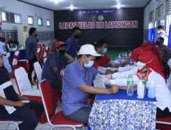 Polres Lamongan Jalin Kolaborasi dengan Lapas Kelas IIb Kabupaten Lamongan dalam Kegiatan Vaksinasi