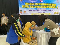 Satlantas Pasuruan Kota Melaksanakan Vaksinasi dan Pemberian Bantuan Kepada 62 Pemulung dan Tuna Wisma