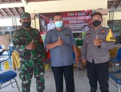 Kades Kakak Beradik , H. Chosim Kwatu Mojoanyar dan Khusaeni Liminggir Mojosari Kompak Selenggarakan Vaksinasi