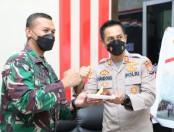 HUT TNI ke-76, Kapolres Tulungagung Beri Kejutan Dandim 0807