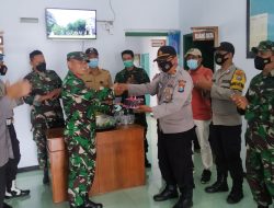 Kapolsek Mayang Beserta Muspika  beri kado Istimewa Nasi Tumpeng di HUT TNI yang 76 di Koramil 0824/08 Mayang Jember