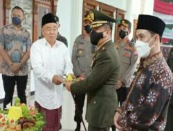 HUT TNI ke – 76 Digelar di Kampus IKHAC, Diwarnai Vaksinasi, Gus Barra minta Warga Jangan Takut Divaksin.