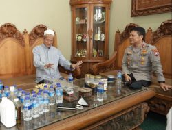 Jaga Sinergitas, Kapolda Jatim Sowan ke Gus Ali pimpinan Ponpes Bumi Sholawat