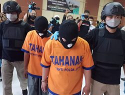 Ditreskrimum Polda Jatim Ringkus 2 Tersangka Penggelapan Emas 7 Kilo Dengan Nilai 6 Milyar