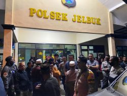 Pelaku Curanmor yang akan Dihakimi Masa Berhasil Diamankan dan Dibawa ke Mapolsek Jelbuk