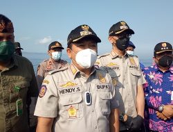 Peringati Hari Satwa Dunia Pemkab Jember Beserta BKSD wilayah 3 Lepas 40 Monyet Ekor Panjang dan 4 Ular Piton di Pulau Nusa Barong.