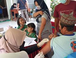 Kades Pacet Yadi Mustofa Selenggarakan Vaksinasi Untuk Warganya, Saat ini Sudah Mencapai 67 Persen