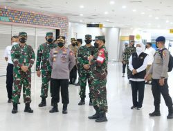 Panglima TNI, Kapolri dan KSAL cek Serbuan Vaksinasi di Terminal 2 Juanda