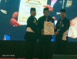 Penganugerahan Warga Kehormatan PSHT-Pusat Madiun tahun 2021 kepada Ketua DPD dan Ketua BPKN RI
