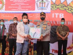 Berbagi Bansos di Masa Pandemi Covid-19 Bersama Warga Indonesia Timur