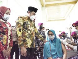 Wabup Sidoarjo Bersama Pasmar 2 Tinjau Vasinasi di Desa Pabean Sedati