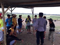 Tim Gabungan Bubaran Kontes Burung Merpati di Jalur Lintas Selatan (JLS).