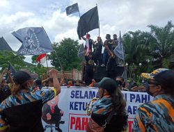 Tim Gabungan LSM GMBI Jatim Orasi Tuntut Reklamsi Galian C Desa Tulung