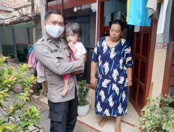 Jum’at Sedekah, Sat. Binmas Polres Sampang Datangi Anak Penderita Hidrosefalus