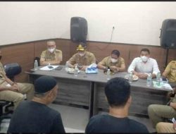 Satpol PP Segel Belasan Kios di Pasar Induk Bondowoso